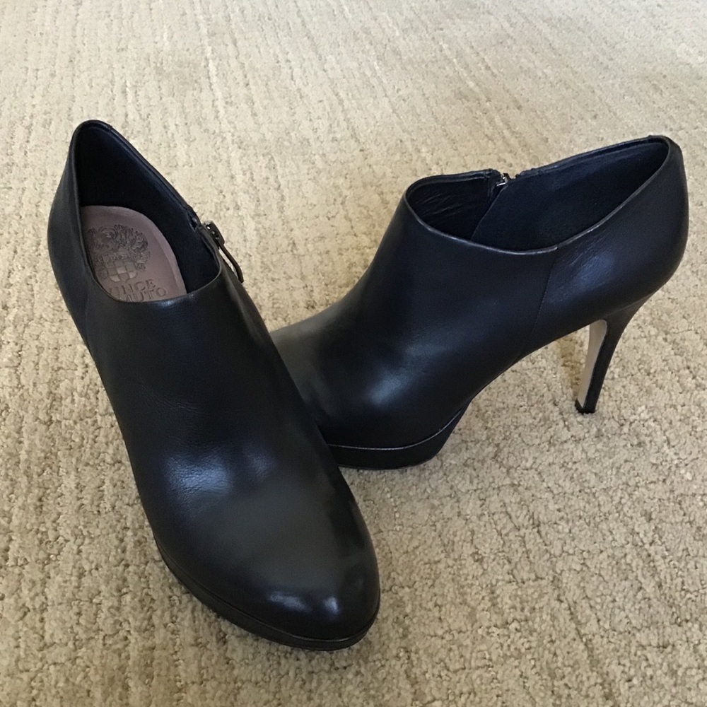 Vince Camuto Elvin Black Leather Heeled Booties